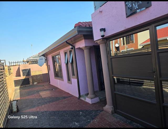 3 BEDROOM HOUSE FOR SALE IN PIMVILLE ZONE 4